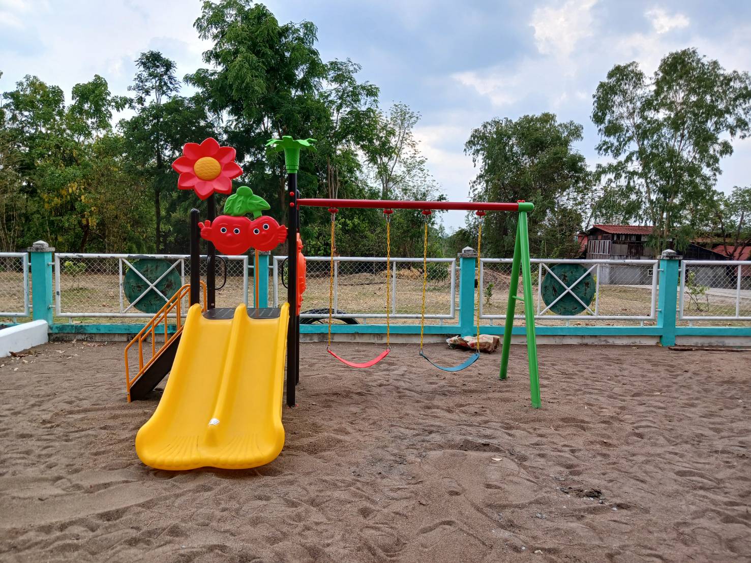 ส่งฟรีทั่วไทย เครื่องเล่นสนาม กลางแจ้ง ชุดสวนต้นไม้พร้อมชิงช้า สไลเดอร์, กระดานลื่น, ของเล่น,ครุภัณฑ์สนามเด็กเล่น, สพฐ,โครงการโรงเรียนประชารัฐ