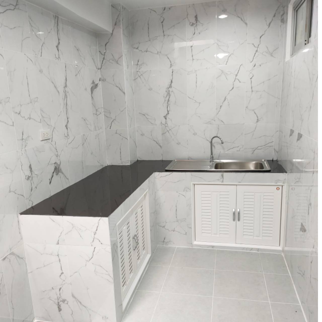 ขาย ทาวน์เฮ้าส์ เหนือฟ้าโฟร์ (บางบัวทอง บางกรวย-ไทรน้อย) ตกแต่งสวยงาม เนื้อที่ 17ตรว. 3ห้องนอน 2ห้องนอน 1ห้องครัว