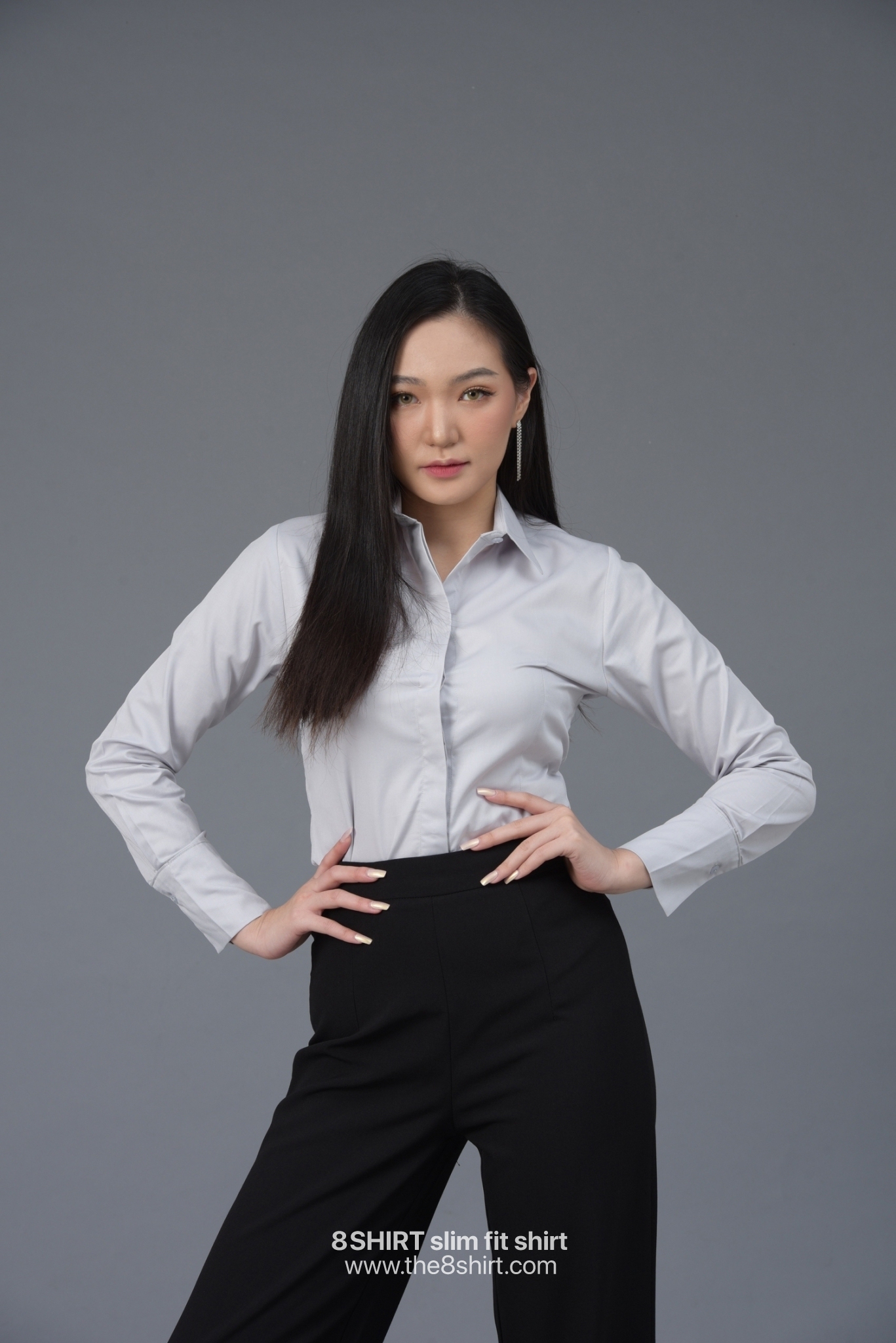 เสื้อเชิ้ตผู้หญิงสีเทาอ่อน สลิมฟิต เข้ารูป แขนยาว เสื้อเชิ้ตทำงาน เสื้อยูนิฟอร์ม แบรนด์ 8SHIRT slim fit shirt พร้อมส่ง