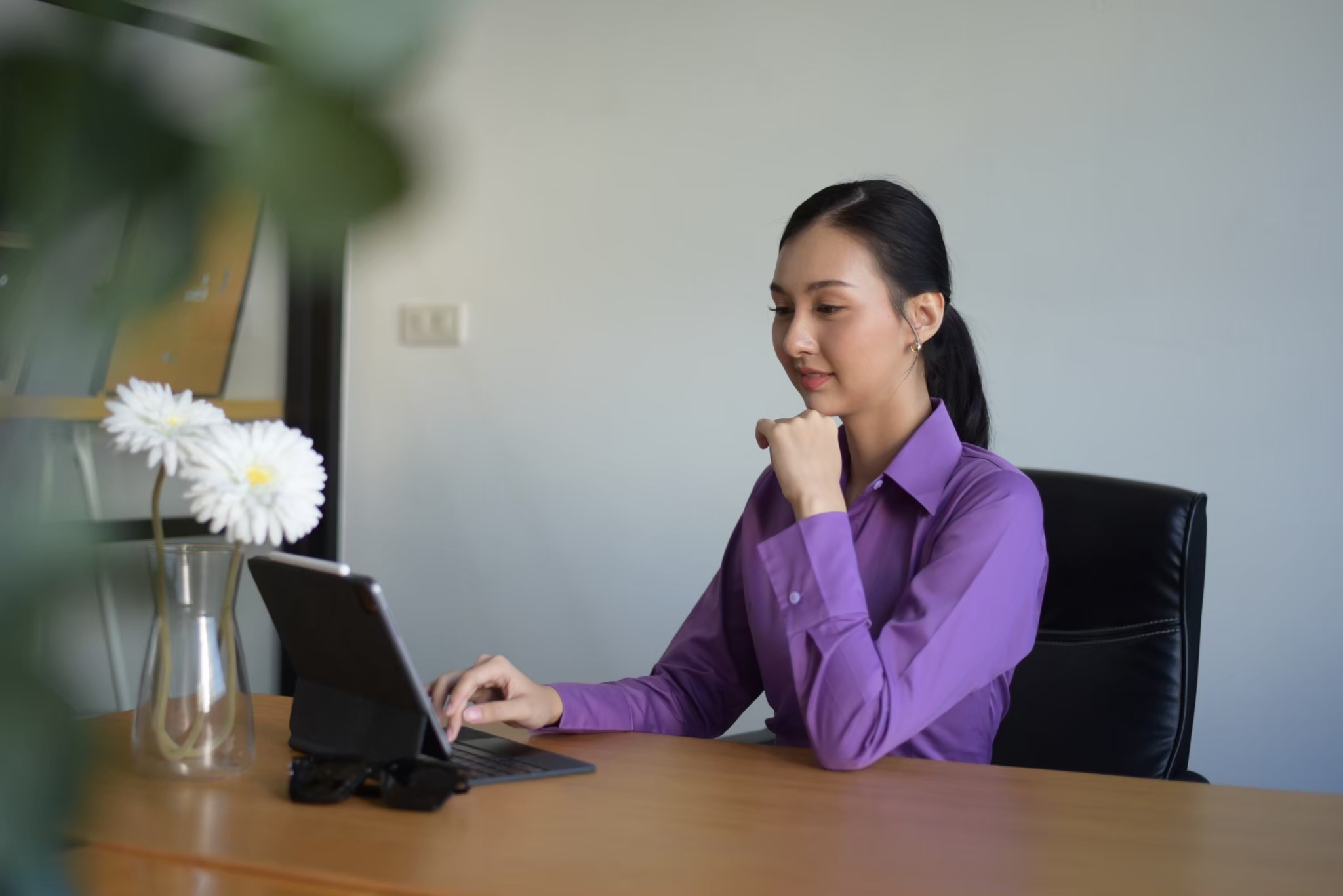 เสื้อเชิ้ตผู้หญิง สีม่วงสด (𝗙𝗿𝗲𝘀𝗵 𝗩𝗶𝗼𝗹𝗲𝘁) สลิมฟิต เข้ารูป แขนยาว เสื้อเชิ้ตทำงาน เสื้อยูนิฟอร์ม แบรนด์ 8SHIRT slim fit shirt พร้อมส่ง