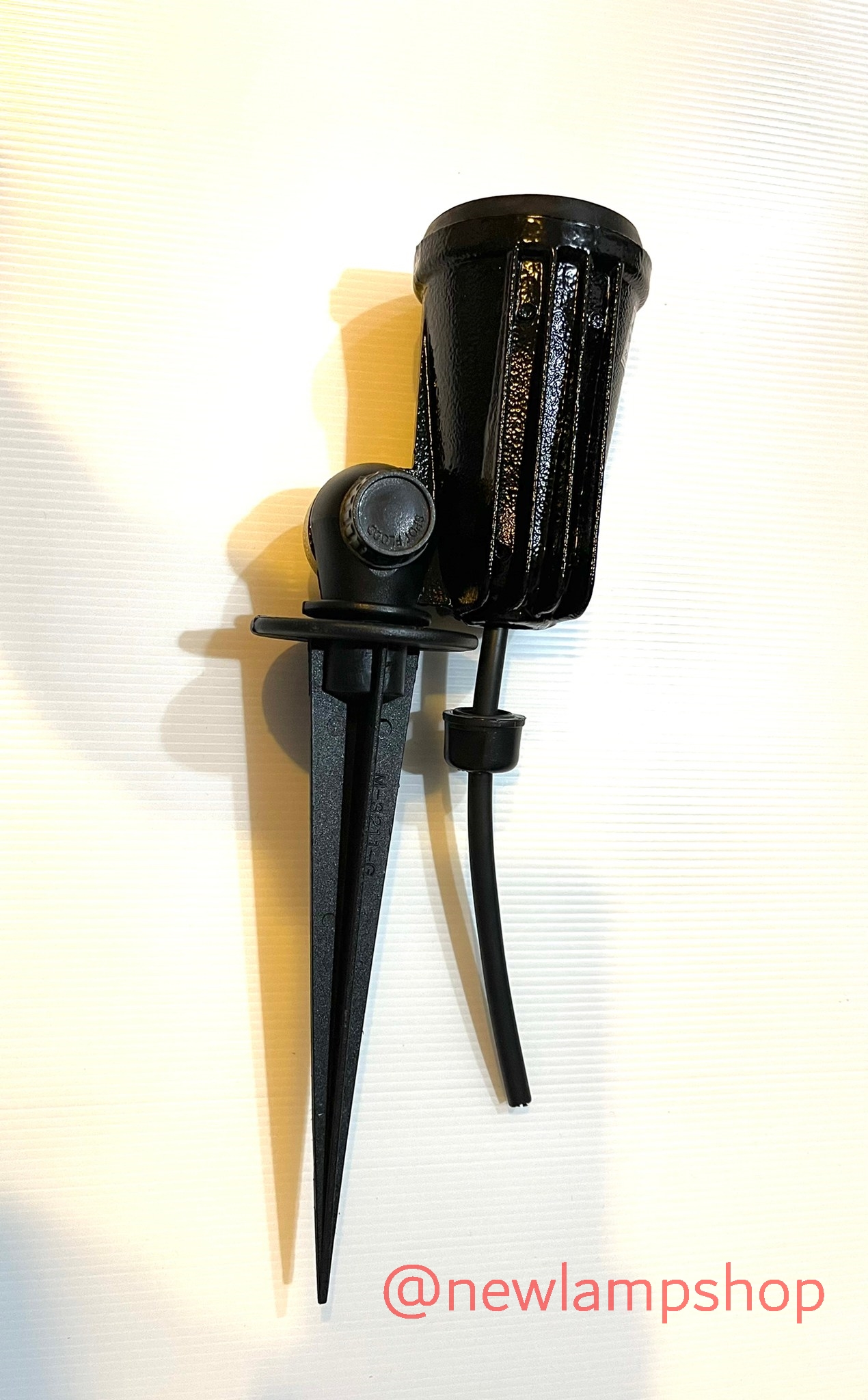 โคมปักดินกันน้ำ ยี่ห้อ Micron M-3211-G