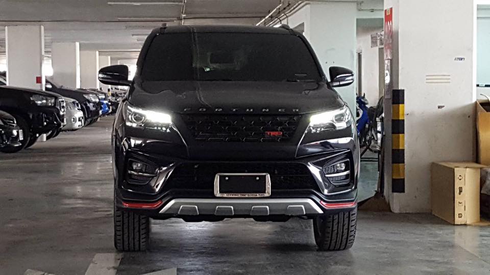 9Den&FD-2RS(ตัดสีแดง)/FD-2XS(ตัดสีเทา) VS Toyota All New Fortuner(TRD Sportivo 2 (MY2018)'2019-On) [เติมเต็มสปอร์ตของTRDคุณล้ำด้วยชุดแต่งรุ่นนี้]