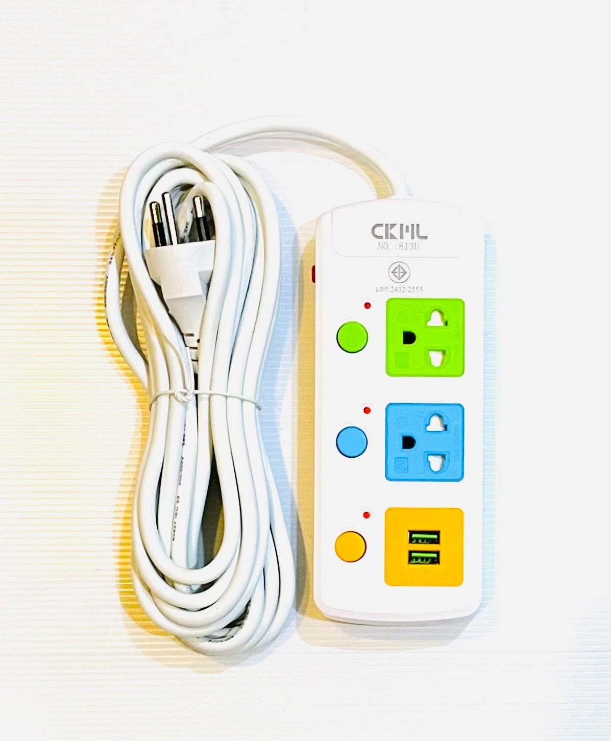 ปลั๊กราง 3 ช่อง CKML 813 มีUSB พร้อมสวิตซ์เปิดปิดแต่ล่ะเต้ารับ มีขนาด 3 / 5 / 8 เมตร
