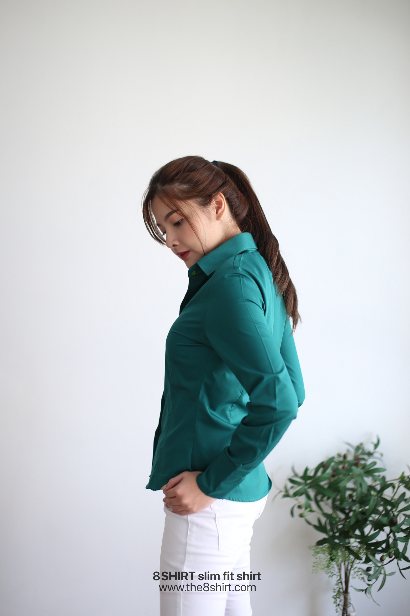 เสื้อเชิ้ตผู้หญิง สีเขียวมรกต (Emerald green) สลิมฟิต เข้ารูป แขนยาว เสื้อเชิ้ตทำงาน เสื้อยูนิฟอร์ม แบรนด์ 8SHIRT slim fit shirt พร้อมส่ง