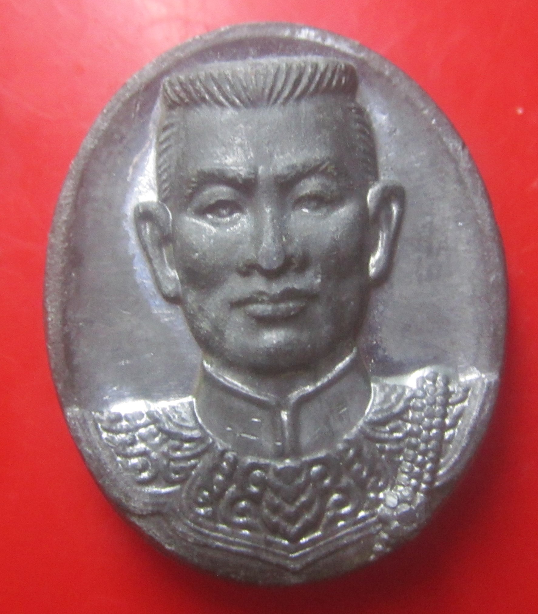 พระสมเด็จพระนเรศวร หลังแผนที่ประเทศไทย วัดตาลเอน ปี2553 เนื้อตะกั่ว