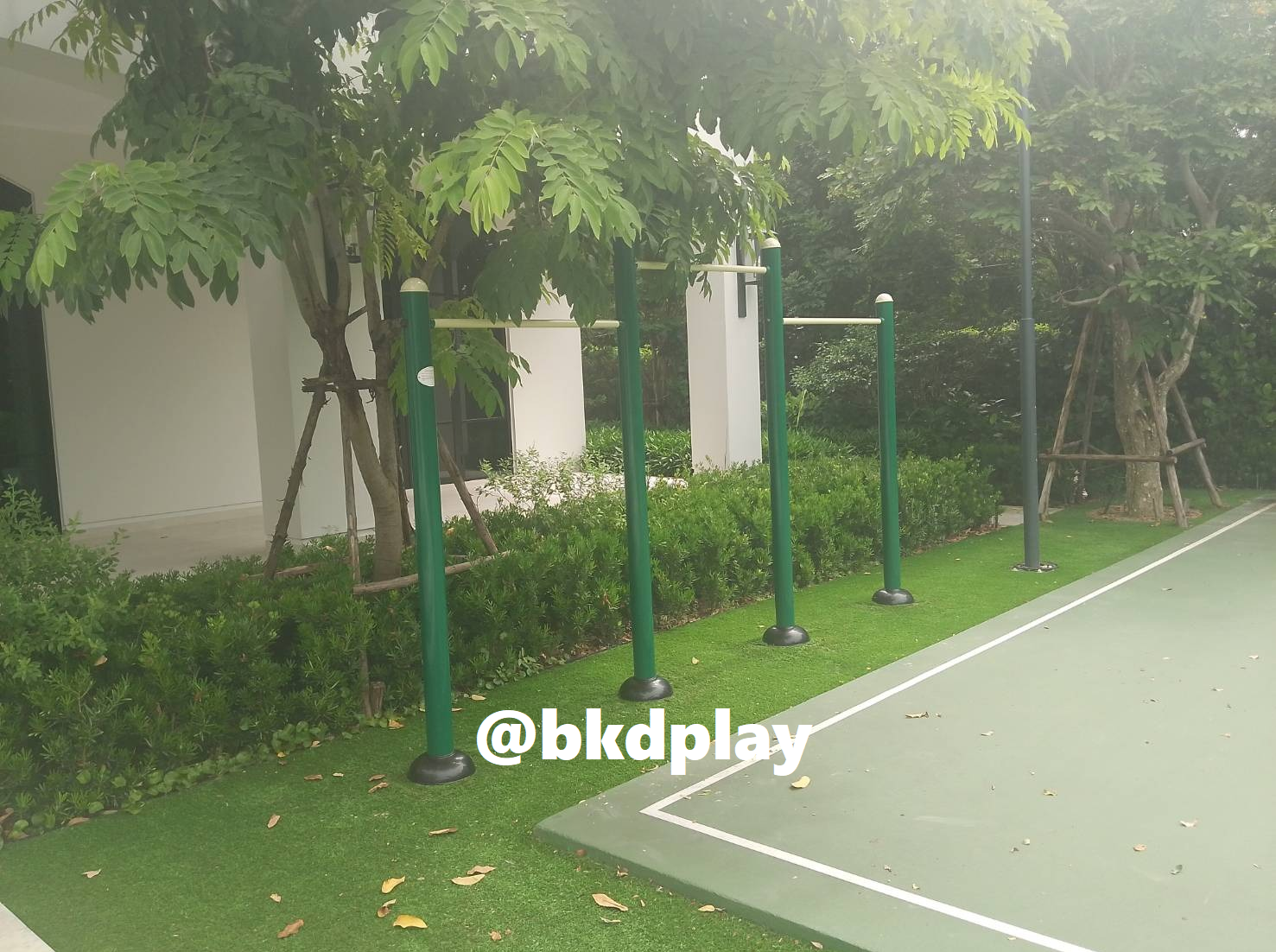 เครื่องออกกำลังกายกลางแจ้ง ชุดบาร์โหนต่างระดับ3 ระดับ ลานกีฬา อเนกประสงค์ สนามกีฬา งานนำเข้าสำเร็จรูป พร้อมส่ง เป็นสีตามแบบเท่านั้น ขนาด 12 x320 x 220 ซม.