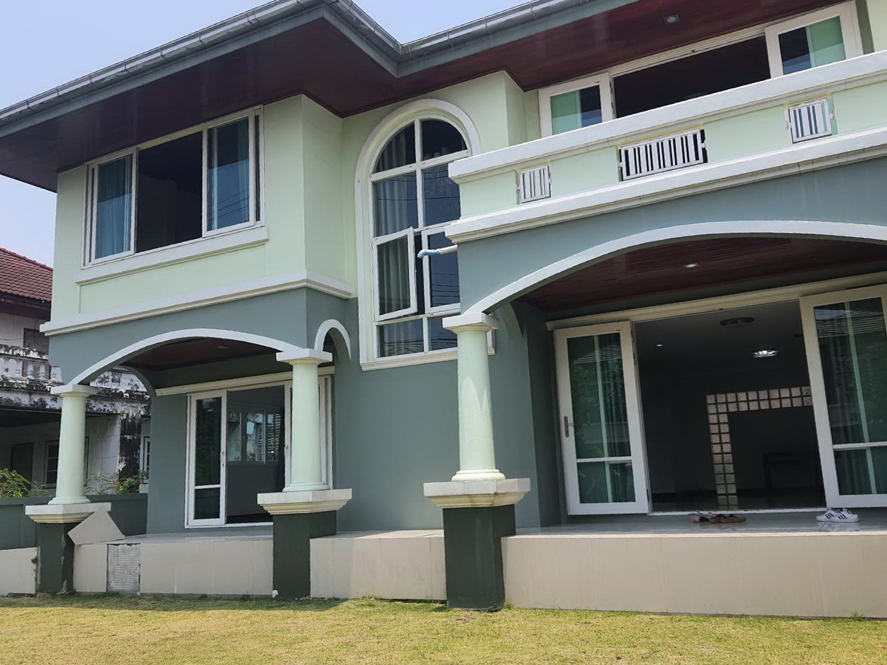 บ้านเดี่ยว 2 ชั้น 100 ตร.ว. 340 ตารางเมตร . หมู่บ้านเดอะรอยัล กรีนพาร์ค เพชรเกษม-กาญจนาภิเษก ห่างถนนเพียง 150 เมตร