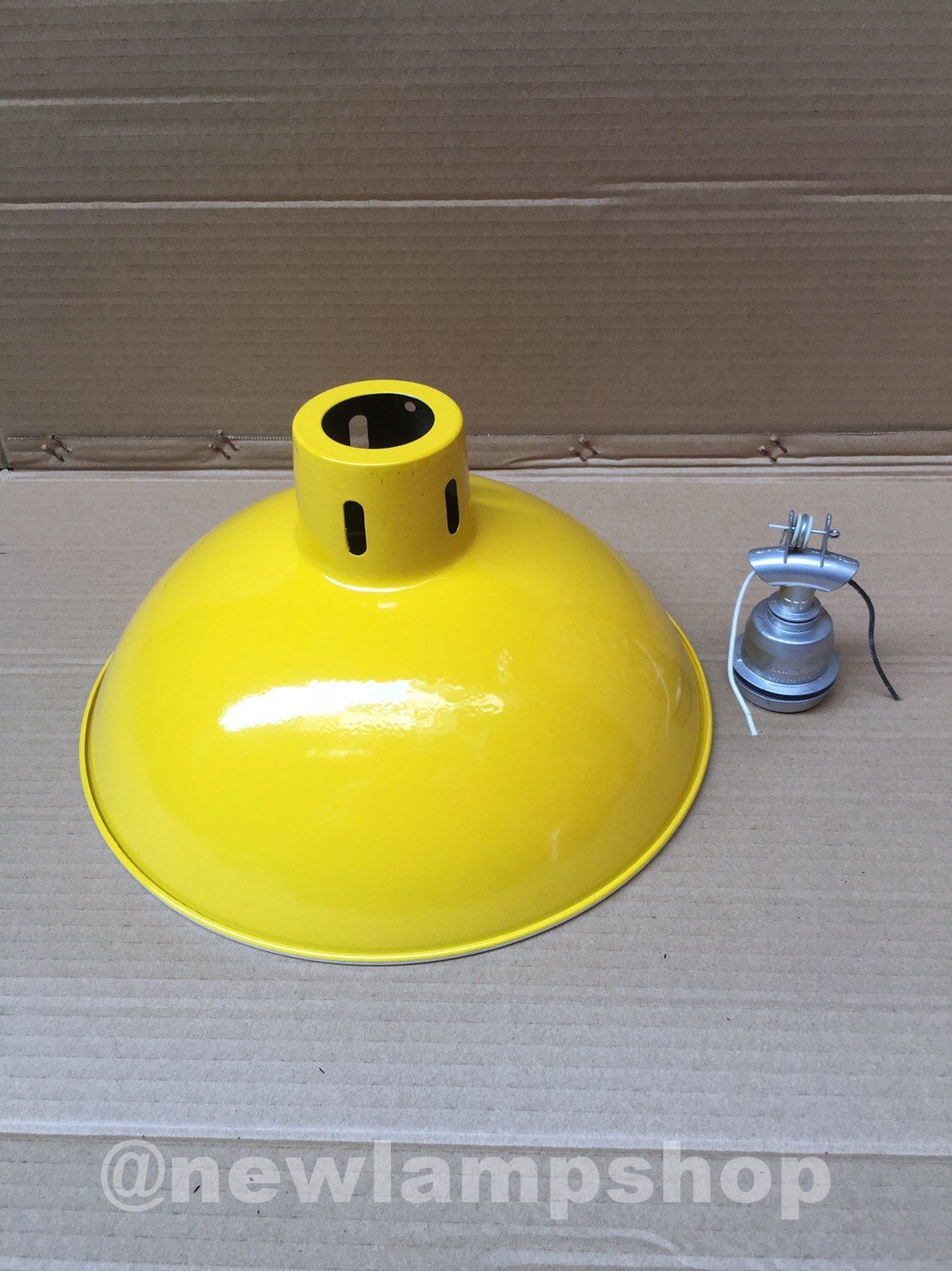 โคมฝาชีอลูมีเนียม สีเคลือบ 12” 7 สี สวยงามให้เลือกสรร (ราคาเฉพาะโคมฝาชี)