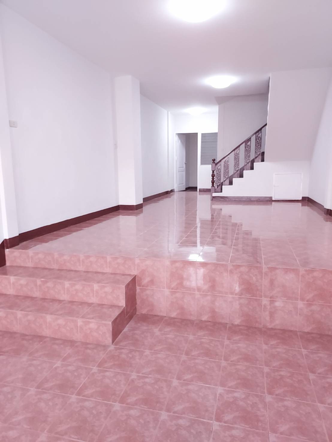 ขายทาวน์เฮ้าส์ 20ตร.ว. หมู่บ้านธนารมย์ ใกล้ตลาดวงศกร สายไหม หทัยราษฏร์ ทำเลดี สะดวกสัญจร รีโนเวทใหม่ สภาพสวย พร้อมอยู่ ทาวน์เฮ้าส์ 2ชั้น 3นอน 2น้ำ