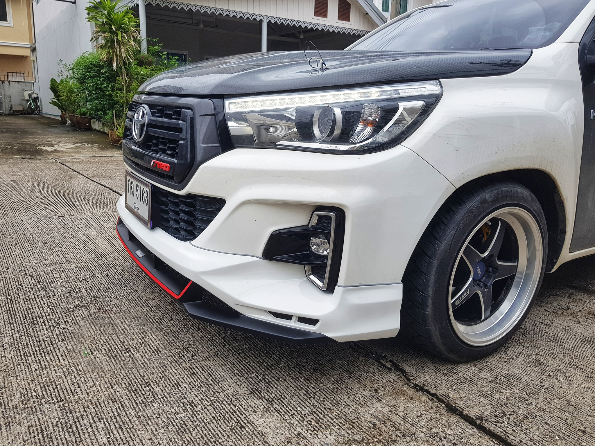 Vazooma-X VS Toyota Hilux Revo ใส่รถรุ่น Z-EditionDoubleCab4Drs.ตัวเตี้ย '18-On [ชุดแต่งที่คู่ควรกะบะพันธุ์แกร่่ง]