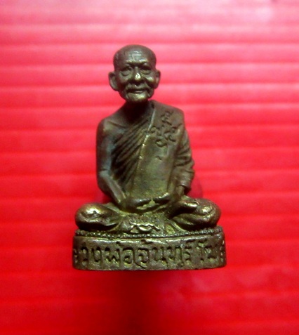 พระรูปหล่ออุดกริ่งรุ่นแรก หลวงพ่อจันทร์ โฆสโก วัดหาดสองแคว จ. อุตรดิตถ์ อายุ83ปี รูปหล่อตัวจริงสวยกริ่งดังเพราะ