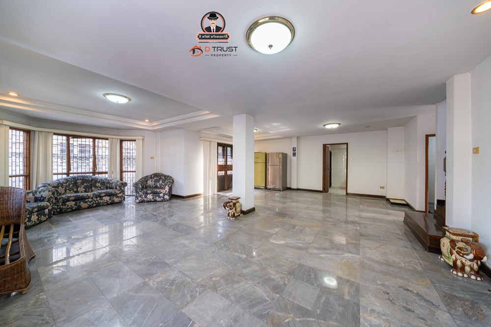 ขายบ้านเดี่ยว 2ชั้น หมู่บ้านสินบดี ซอยแก้วเงินทอง29 ตลิ่งชัน เนื้อที่ 81ตร.ว. 4ห้องนอน 3ห้องน้ำ มีห้องครัวห้องแม่บ้านแยกเป็นสัดส่วน มีพื้นที่ใช้สอยรอบตัวบ้าน จอดรถได้ 2-5 คัน .