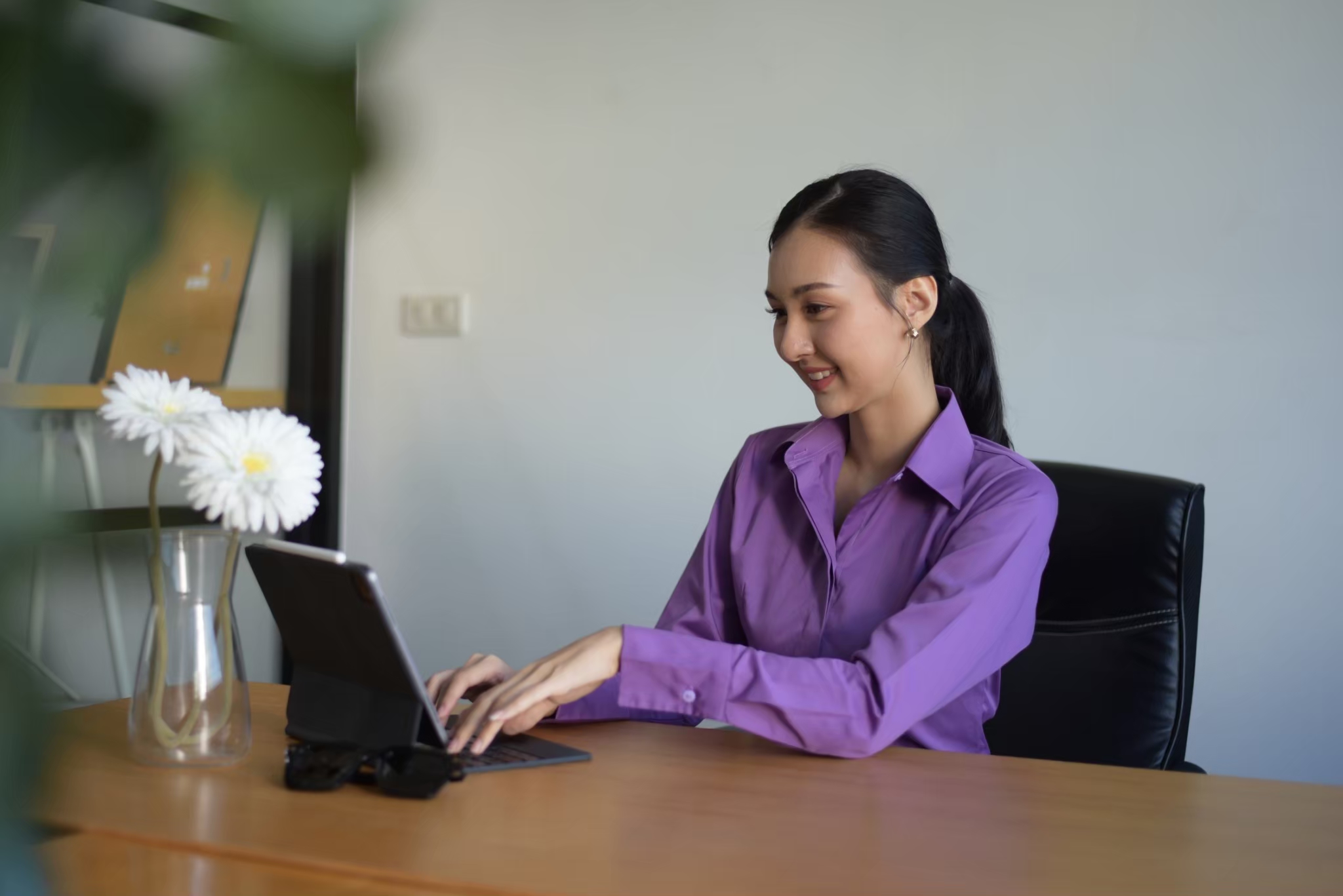 เสื้อเชิ้ตผู้หญิง สีม่วงสด (𝗙𝗿𝗲𝘀𝗵 𝗩𝗶𝗼𝗹𝗲𝘁) สลิมฟิต เข้ารูป แขนยาว เสื้อเชิ้ตทำงาน เสื้อยูนิฟอร์ม แบรนด์ 8SHIRT slim fit shirt พร้อมส่ง