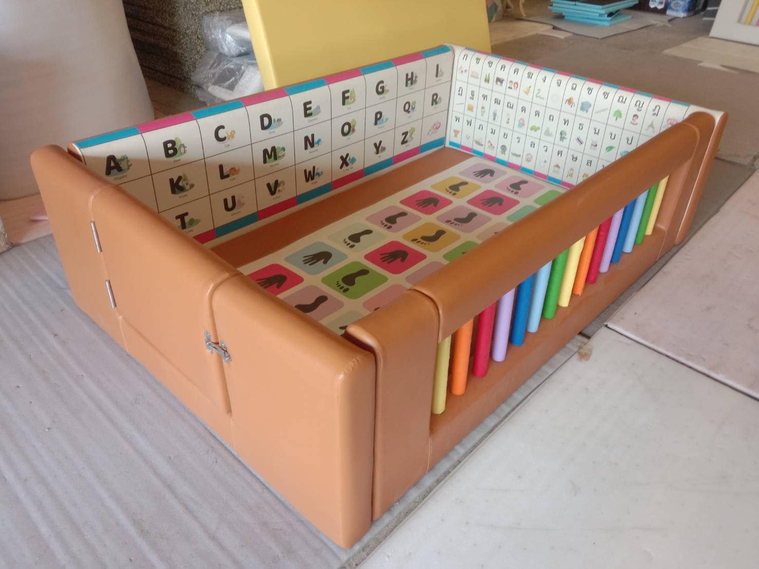 BRN-J-05690 คอกกั้นเด็กลายพยัญชนะไทยและตัวอักษร A-Z,บ่อบอลเด็ก,เตียงเด็ก,เบาะนุ่ม,เครื่่องเล่นในร่ม, หนัง pvc, พร้อมส่ง,