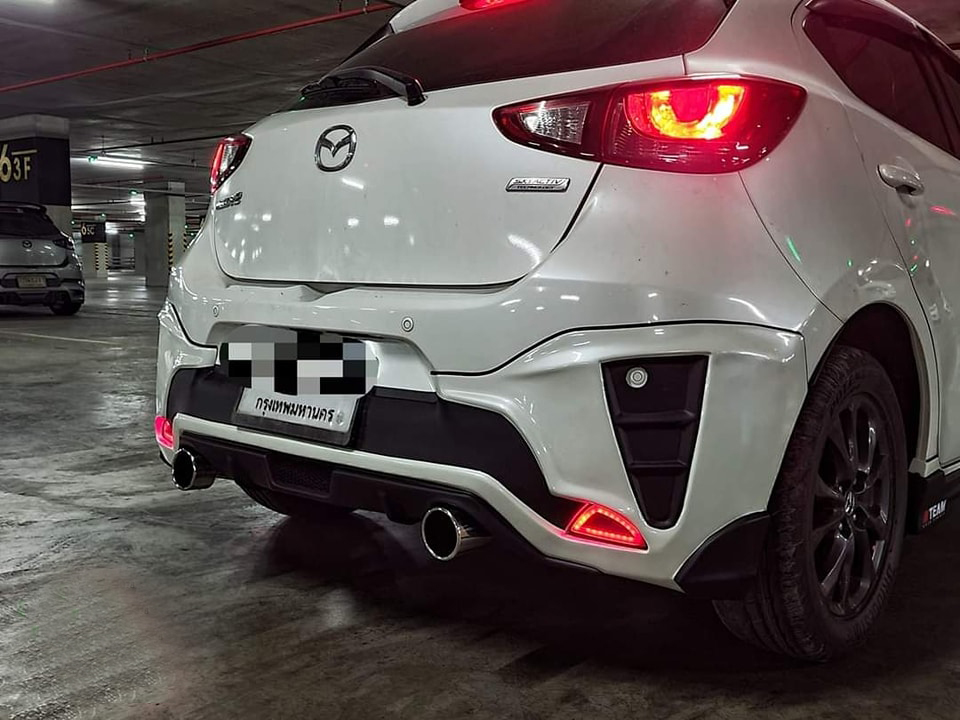 REDLINE VS Mazda2 Hatchback 5Drs.'15-19 [เส้นสายสีแดงอันเป็นอัตลักษณ์ทำให้มองเทห่ทุกมุมมอง]