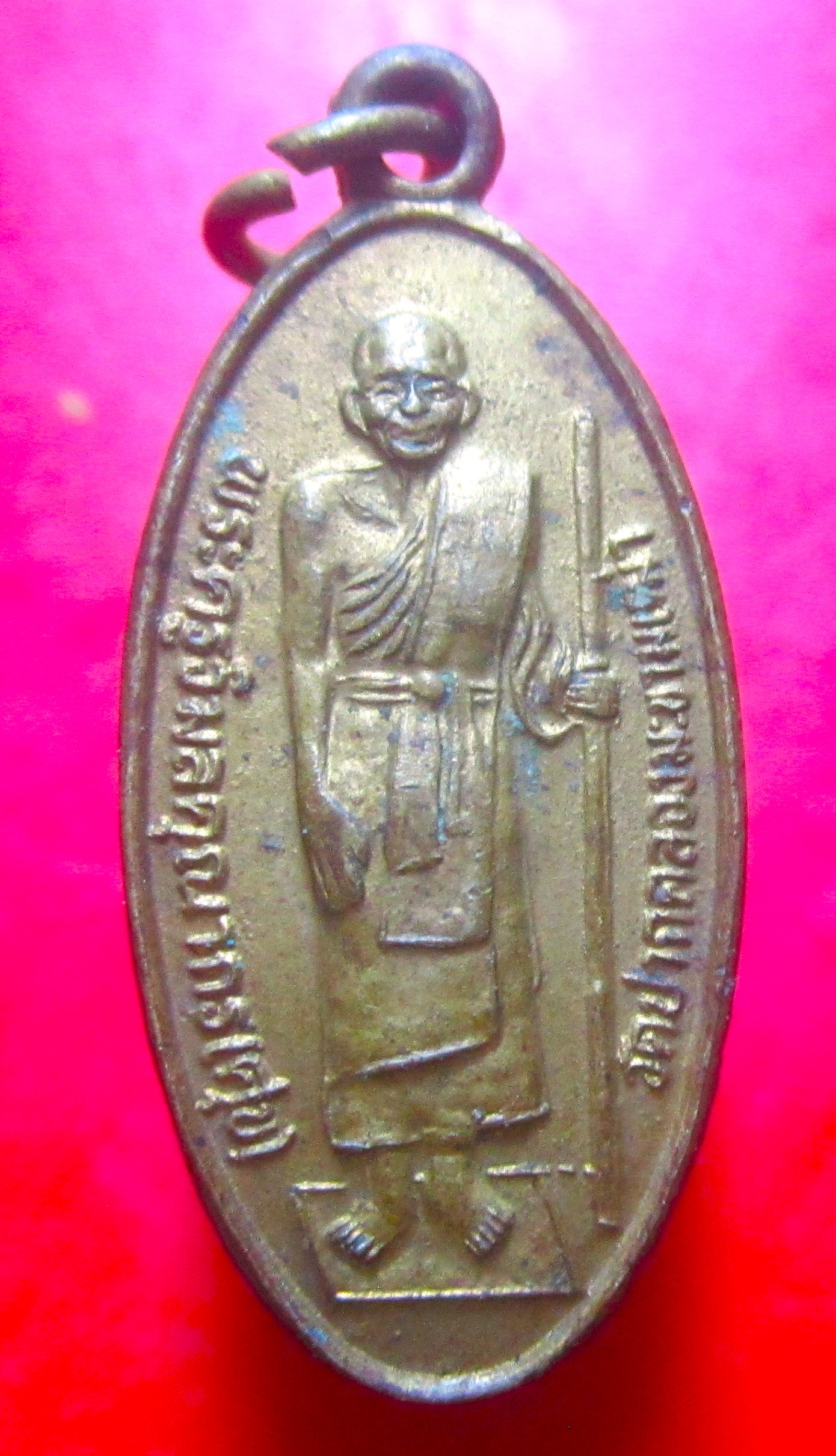 เหรียญยืนเล็ก หลวงปู่ศุข หลังยันต์นะม้วน วัดปากคลองมะขามเฒ่า จ.ชัยนาท สภาพสวย