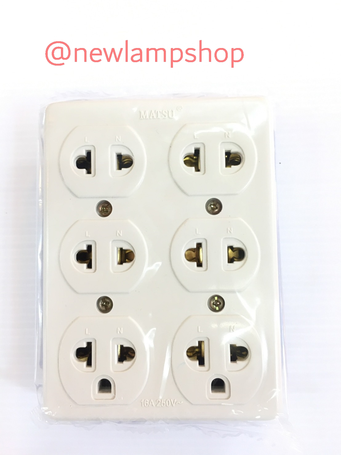 ปลั๊ก/เต้ารับ 6 ที่ 2 ที่กราวด์ ทูโทน ยี่ห้อ Matsu