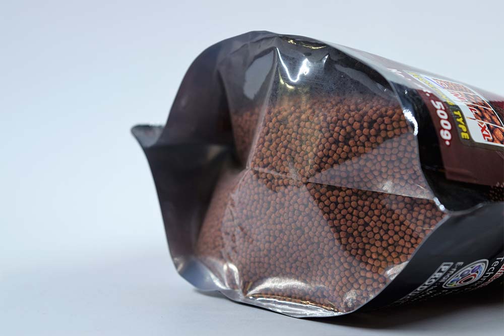 อาหารปลาหมอสี OKIKO Quick Red Head Mark 500 g. size S x 1 ถุง เร่งมุก เร่งสี เร่งโหนก