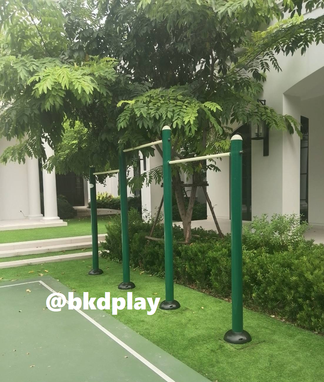 เครื่องออกกำลังกายกลางแจ้ง ชุดบาร์โหนต่างระดับ3 ระดับ ลานกีฬา อเนกประสงค์ สนามกีฬา งานนำเข้าสำเร็จรูป พร้อมส่ง เป็นสีตามแบบเท่านั้น ขนาด 12 x320 x 220 ซม.