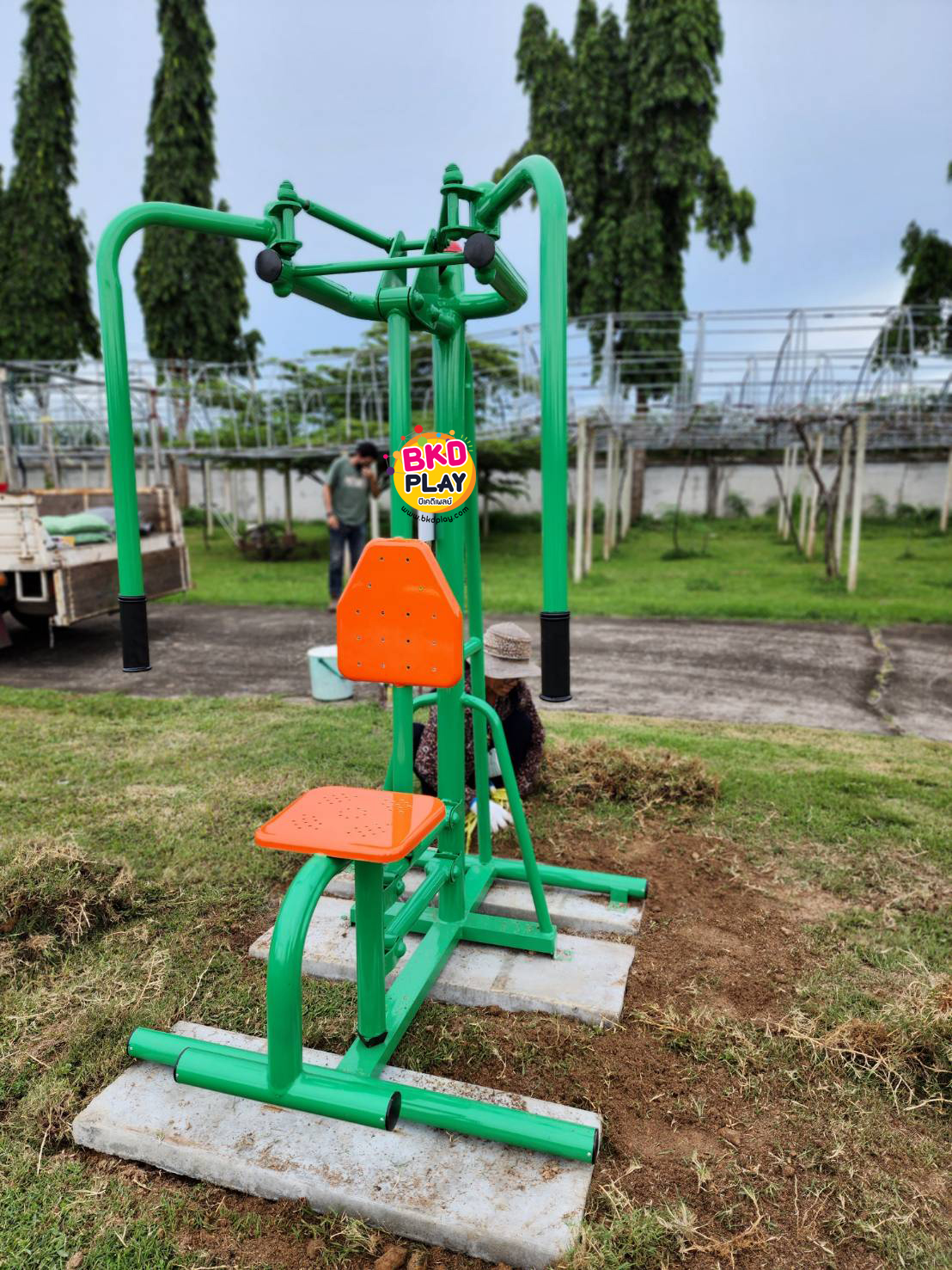 เครื่องออกกำลังกาย กลางแจ้ง ชุดอุปกรณ์ บริหารแขน หน้าอก หัวไหล่ แบบถ่าง หุบยก ตุ้มน้ำหนัก ลานกีฬา อเนกประสงค์ สนามกีฬา ขนาด 100x100x160 ซม..