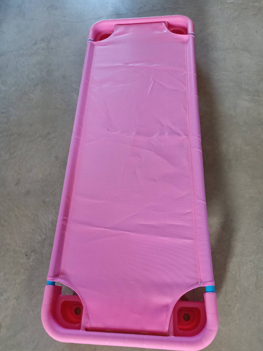 เตียงผ้าตาข่าย ขอบพลาสติก เตียงผ้าใบ เตียงเด็กเตรียมอนุบาล -อนุบาล3 สำหรับโรงเรียน ศูนย์พัฒนาเด็กเล็ก