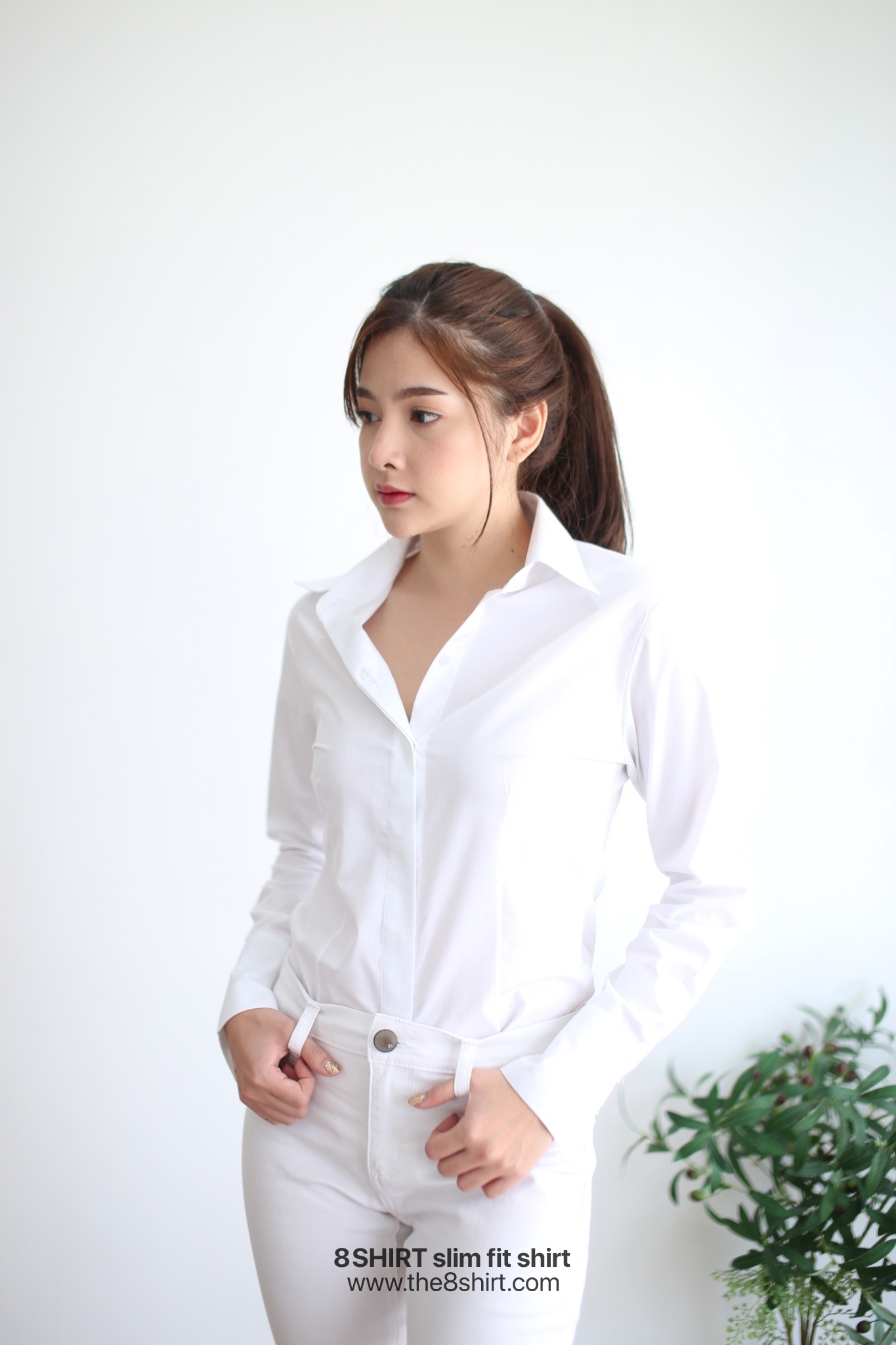 เสื้อเชิ้ตผู้หญิงสีขาว ออฟไวท์ สลิมฟิต เข้ารูป แขนยาว เสื้อเชิ้ตทำงาน เสื้อยูนิฟอร์ม แบรนด์ 8SHIRT slim fit shirt พร้อมส่ง