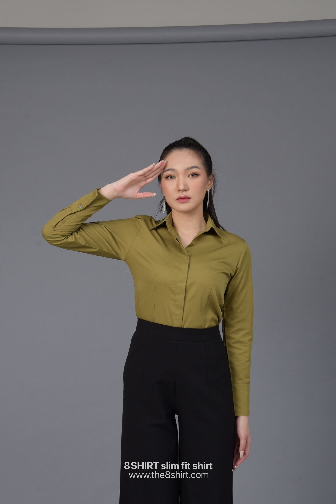 เสื้อเชิ้ตผู้หญิง สีเขียวขี้ม้า (Dark Olive green) สลิมฟิต เข้ารูป แขนยาว เสื้อเชิ้ตทำงาน เสื้อยูนิฟอร์ม แบรนด์ 8SHIRT slim fit shirt พร้อมส่ง