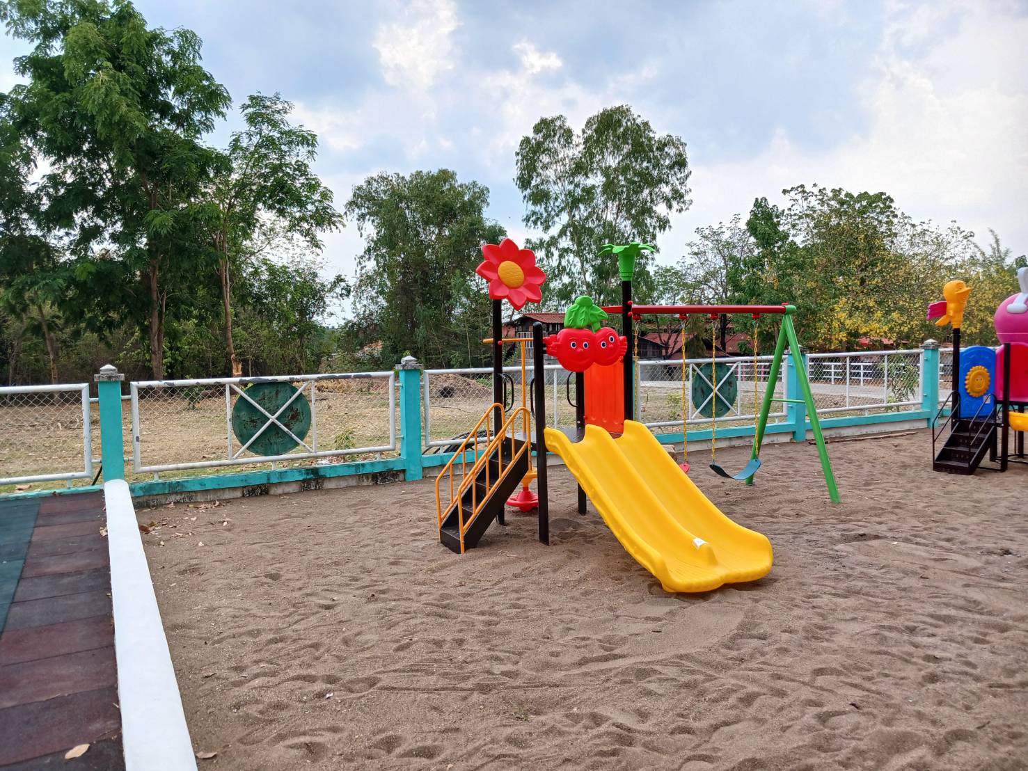 ส่งฟรีทั่วไทย เครื่องเล่นสนาม กลางแจ้ง ชุดสวนต้นไม้พร้อมชิงช้า สไลเดอร์, กระดานลื่น, ของเล่น,ครุภัณฑ์สนามเด็กเล่น, สพฐ,โครงการโรงเรียนประชารัฐ