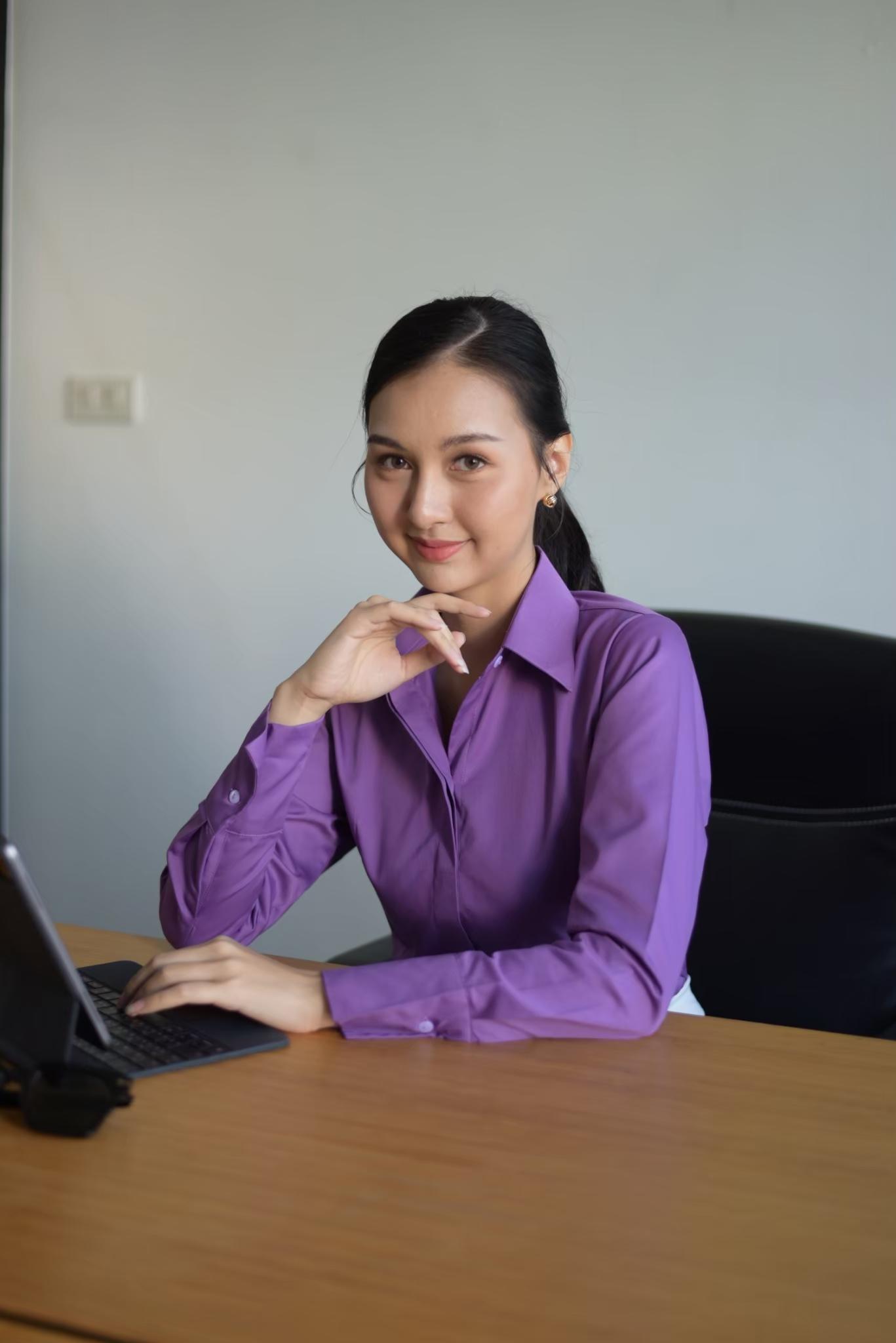 เสื้อเชิ้ตผู้หญิง สีม่วงสด (𝗙𝗿𝗲𝘀𝗵 𝗩𝗶𝗼𝗹𝗲𝘁) สลิมฟิต เข้ารูป แขนยาว เสื้อเชิ้ตทำงาน เสื้อยูนิฟอร์ม แบรนด์ 8SHIRT slim fit shirt พร้อมส่ง