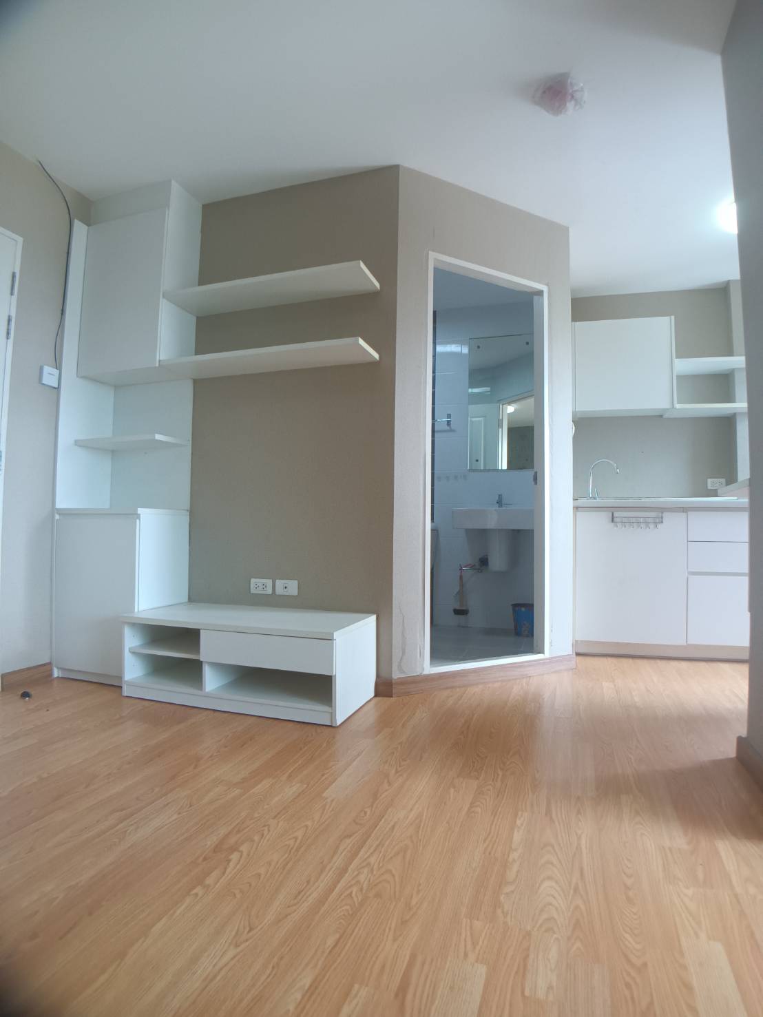 คอนโด เดอะ ทรัสต์ เรสซิเดนซ์ ปิ่นเกล้า 29 ตรม. ชั้น 24 (อาคาร 30ชั้น) วิว ถนนบรมราชชนนี ใกล้เซ็นทรัลปิ่นเกล้า สายใต้เก่า