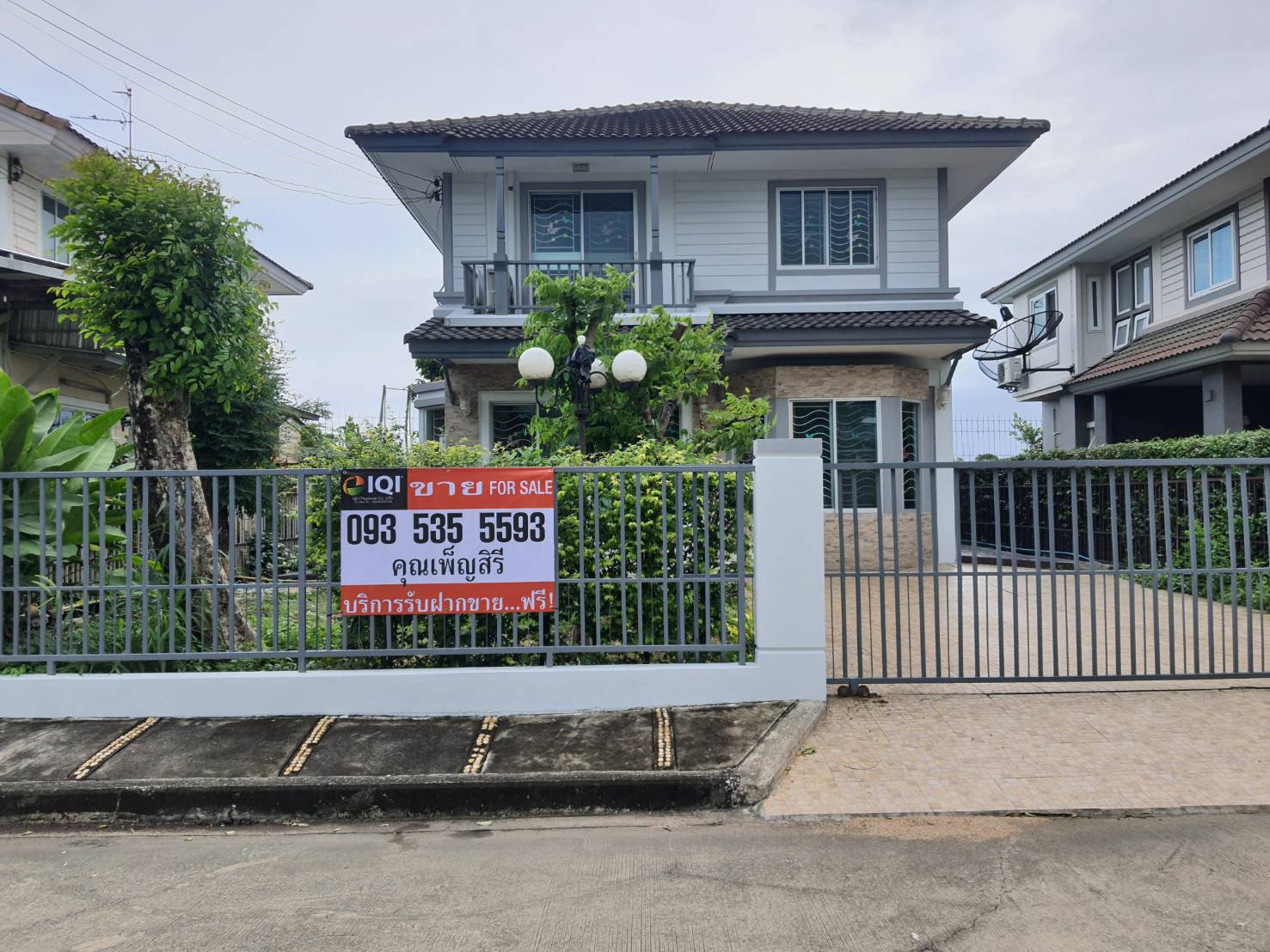 **ขายแล้ว** ขายบ้านเดี่ยว 2 ชั้น ม.พฤกษ์ลดา-พุทธสาคร (สาย4 ตัดใหม่) เจ้าของโครงการ : แลนด์แอนด์เฮ้าส์ - เนื้อที่ 55.8 ตร.ว. - พื้นที่ใช้สอย 136 ตร.ม. - ขนาด 3 ห้องนอน 2 ห้องน้ำ