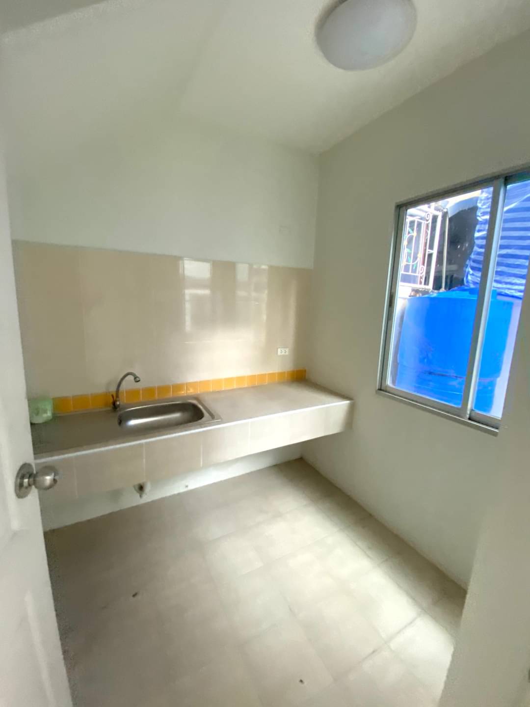 ขายบ้านกลางเมือง สาทร ตากสิน1 ใกล้สถานีรถไฟฟ้า วุฒากาศ ทาวน์โฮม ขนาด 23 ตรว 3 นอน 3 น้ำ