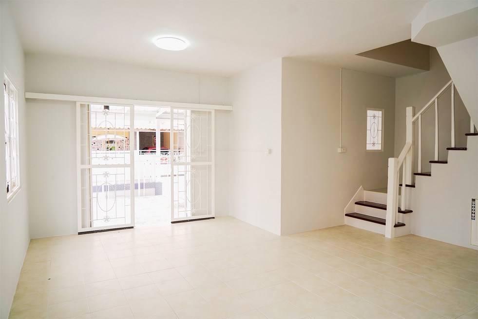 ขายพฤกษา21 ปรับปรุงใหม่ทั้งหลัง บ้านมุม สวยมาก ทำเลดีหน้าโครงการ ใกล้ตลาดบางใหญ่ นนทบุรี ขนาด 23.90 ตารางวา 2 ชั้น 3 ห้องนอน 2 ห้องน้ำ