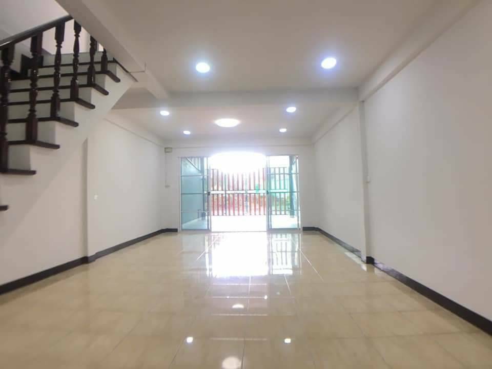 ขายบ้านทาวน์เฮ้าส์ ตกแต่งใหม่ พร้อมเข้าอยู่ 2ชั้น ขนาด 17.6ตรว. ซอยบางแค7 (ซอยยิ้มประยูร ) บางแค