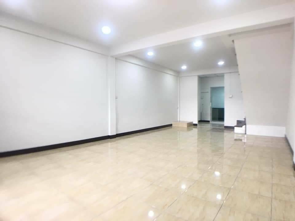 ขายบ้านทาวน์เฮ้าส์ ตกแต่งใหม่ พร้อมเข้าอยู่ 2ชั้น ขนาด 17.6ตรว. ซอยบางแค7 (ซอยยิ้มประยูร ) บางแค