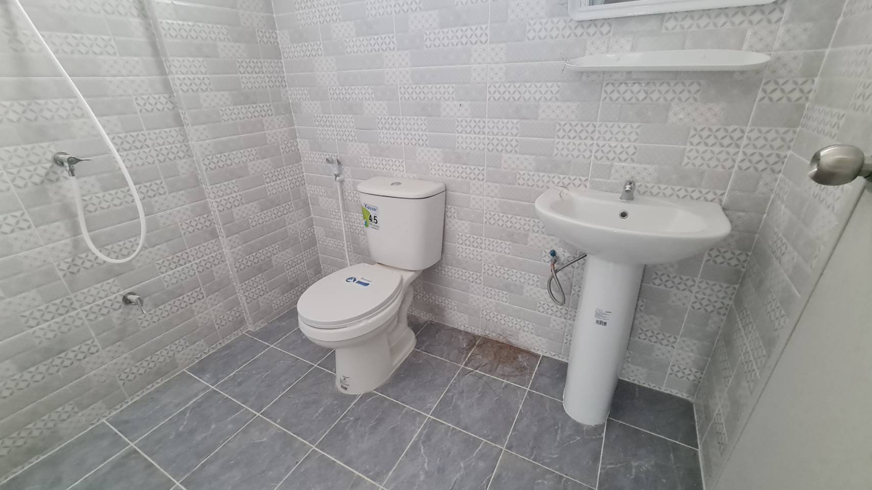 ขายทาวน์เฮ้าน์ หมู่บ้าน ลัดดาวิลล์ บางบัวทอง 2 ชั้น เนื้อที่ 17.50 ตรว. ทำเลดี บางกรวย -ไทรน้อย ตำบล บางบัวทอง ทาวน์เฮ้าส์ 2 ชั้น มี 3 ห้องนอน, 2 ห้องน้ำ, 1 ห้องครัว, 1 ห้องโถงนั่งเล่น, 1 ที่จอดรถ เนื้อที่ : 17.50 ตารางวา