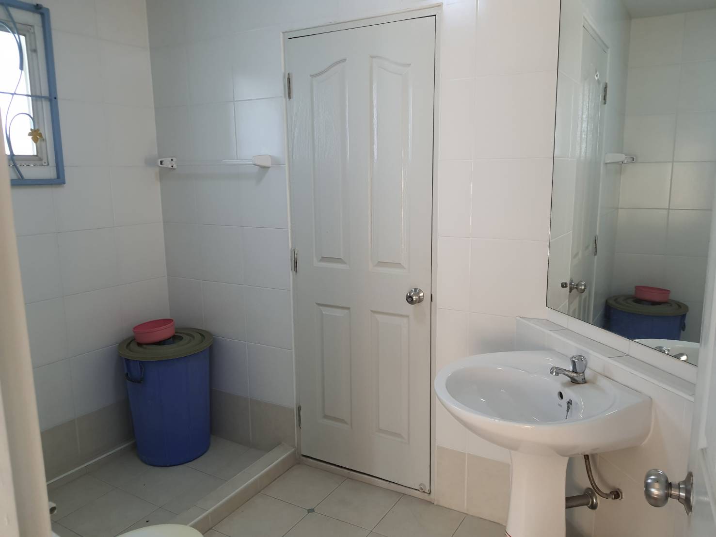 ขายบ้านเดี่ยว 2 ชั้น ม.พฤกษ์ลดา-พุทธสาคร (สาย4 ตัดใหม่) เจ้าของโครงการ : แลนด์แอนด์เฮ้าส์ - เนื้อที่ 56 ตร.ว. - พื้นที่ใช้สอย 145 ตร.ม. - ขนาด 3 ห้องนอน 2 ห้องน้ำ