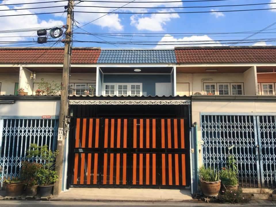 ขายบ้านทาวน์เฮ้าส์ ตกแต่งใหม่ พร้อมเข้าอยู่ 2ชั้น ขนาด 17.6ตรว. ซอยบางแค7 (ซอยยิ้มประยูร ) บางแค