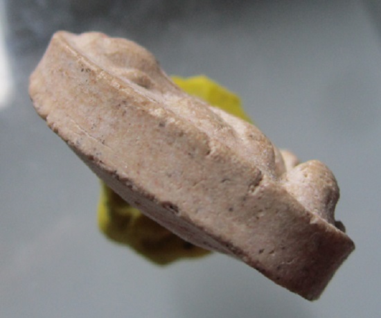 พระปิดตาสะดือจุน เนื้อผง ไม่ทราบที่