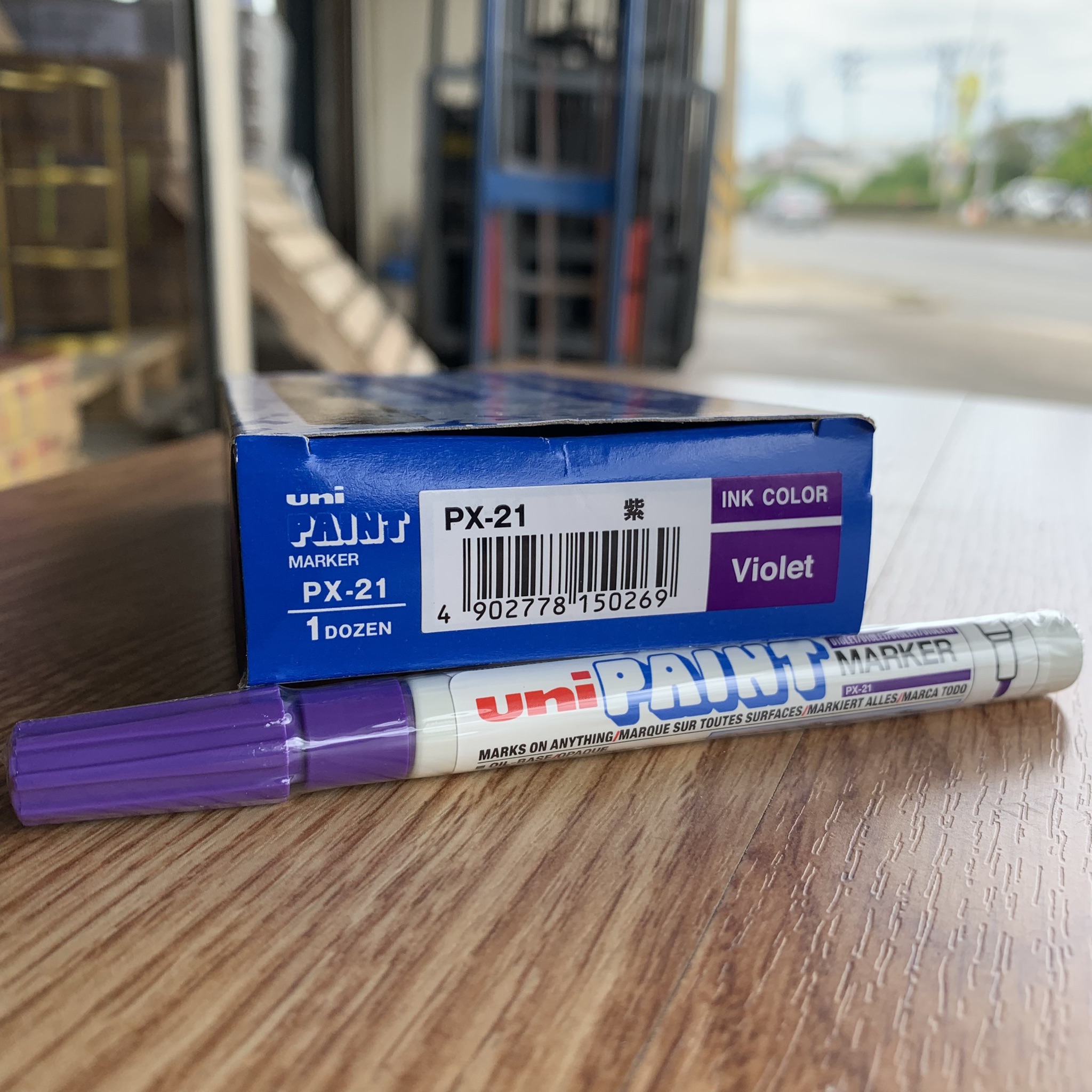 ปากกา UNIPAINT PX-21