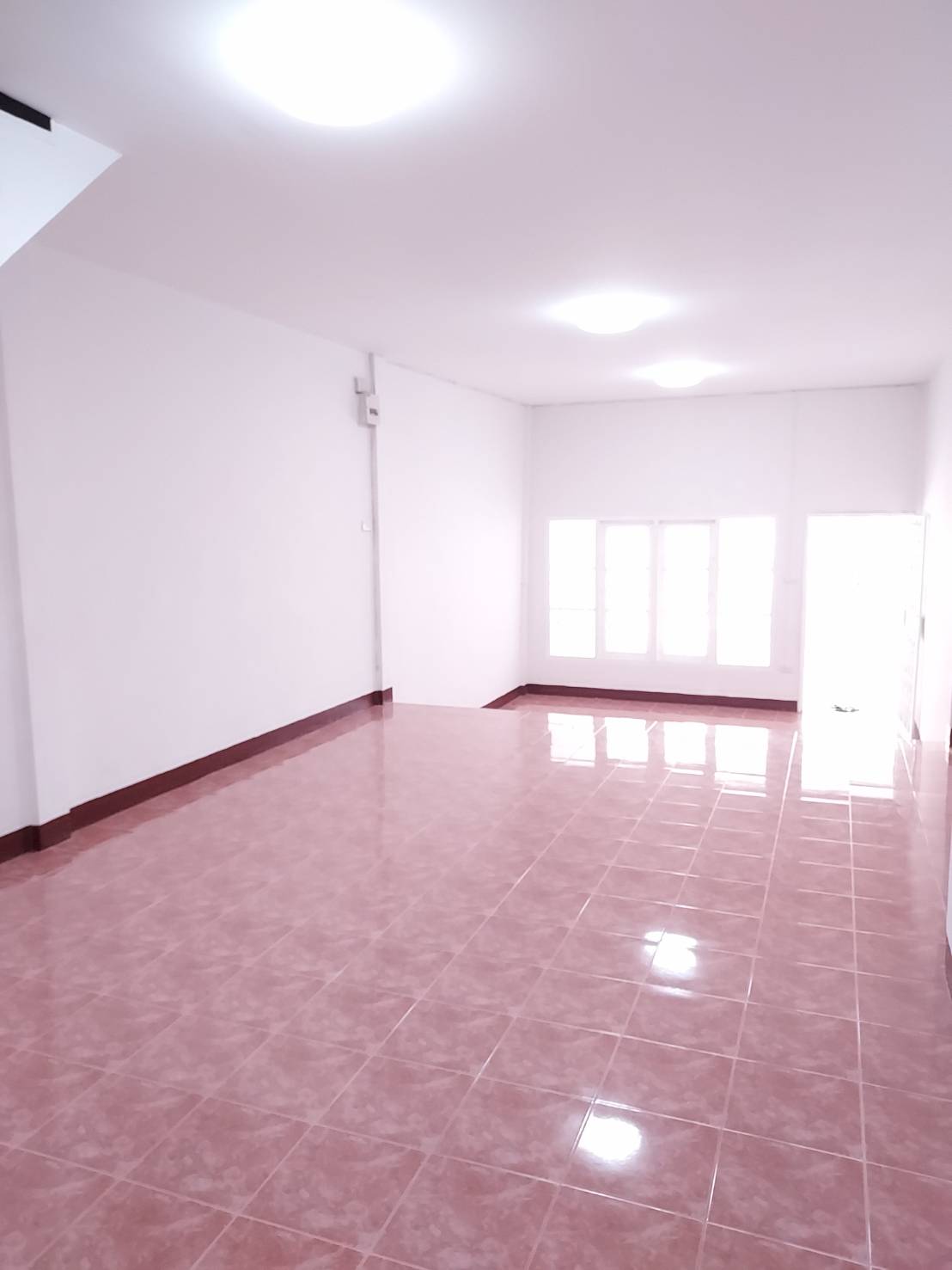 ขายทาวน์เฮ้าส์ 20ตร.ว. หมู่บ้านธนารมย์ ใกล้ตลาดวงศกร สายไหม หทัยราษฏร์ ทำเลดี สะดวกสัญจร รีโนเวทใหม่ สภาพสวย พร้อมอยู่ ทาวน์เฮ้าส์ 2ชั้น 3นอน 2น้ำ