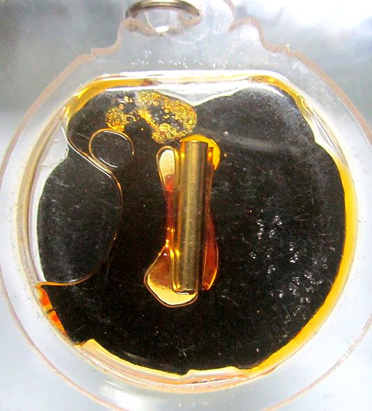 เครื่องรางของขัง พระสาริกาคู่ ติดหินพลอย ตะกรุด พระแท้ไม่ทราบที่