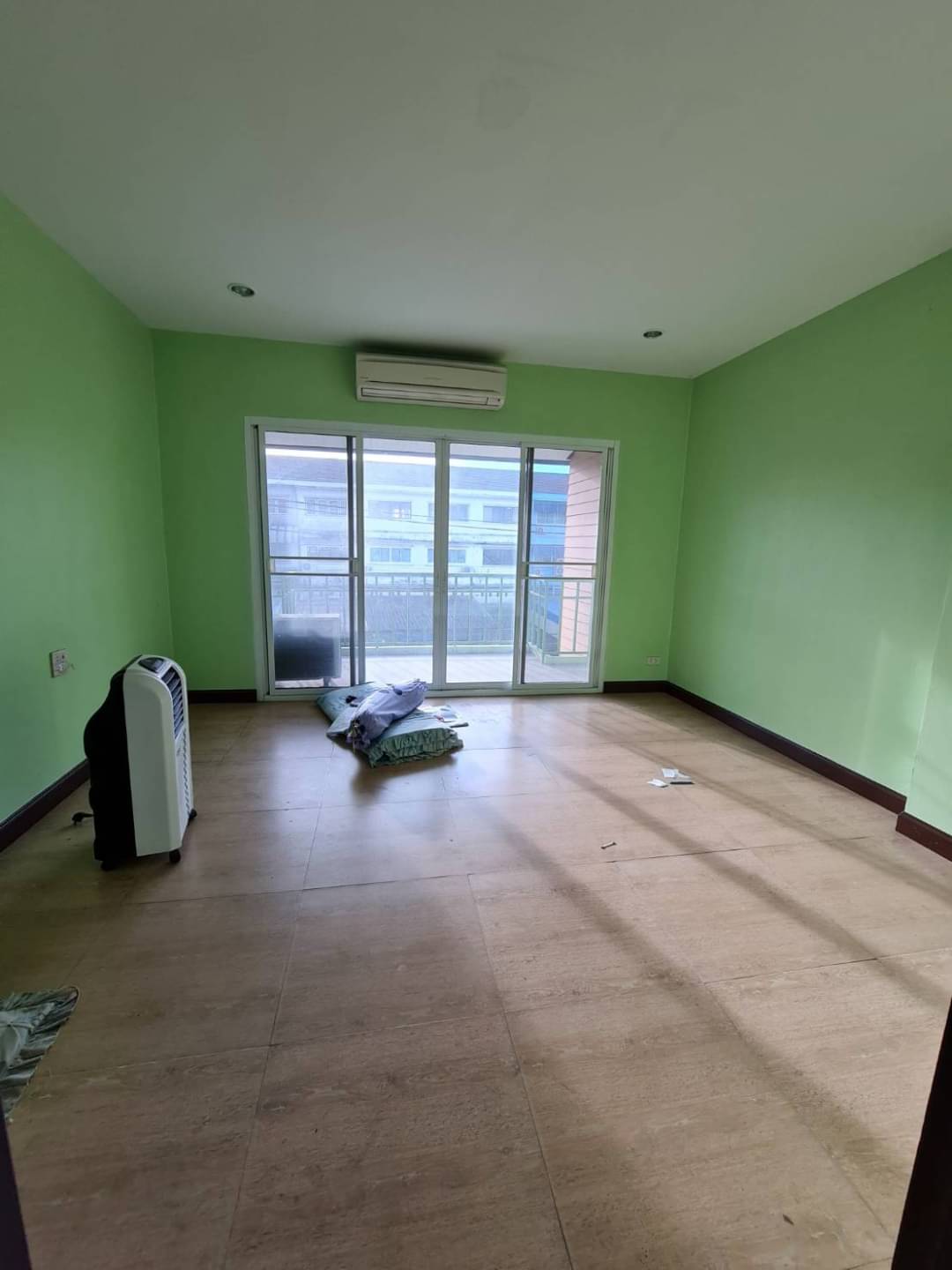 ขายอาคารพานิชย์ 3 ชั้น เนื้อที่ 44.5 ตรว, 6 ห้องนอน ต.บ่อพลับ อ.เมือง จ.นครปฐม