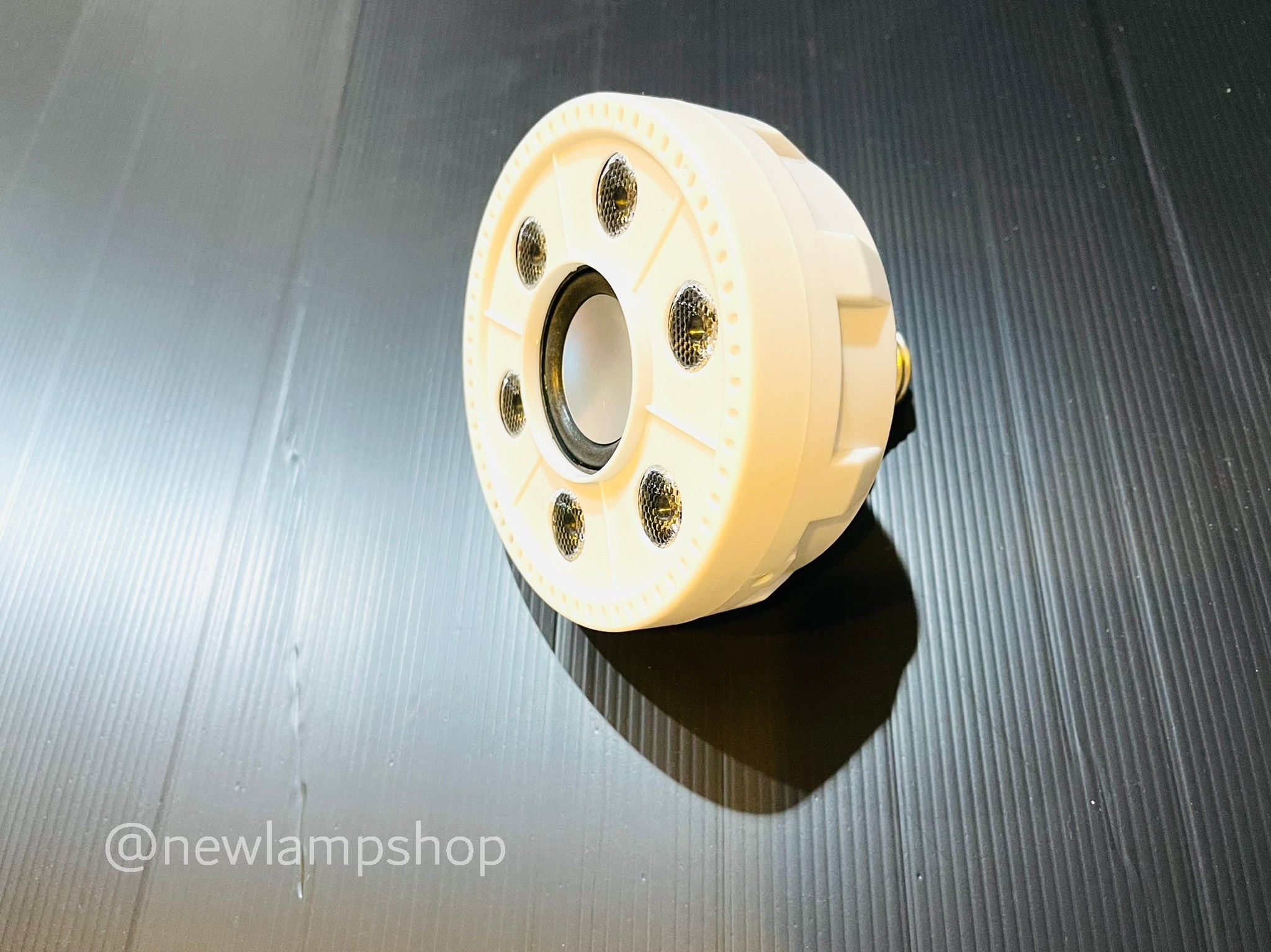 ลำโพงไฟLED Bluetooth E27 สามารถต่อกับคอมพิวเตอร์หรือมือถือเปิดเพลงฟังได้ (On sale!)