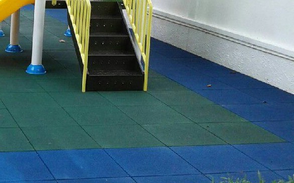 พื้นยางกันกระแทก ปูพื้นกลางแจ้งและในร่ม , ราคาต่อ 1 แผ่น ขนาด50*50*2.5ซม. แผ่นยางสังเคราะห์ EPDM -SBR, สนามเด็กเล่น สนามกีฬา พร้อมส่ง ราคาโรงงาน