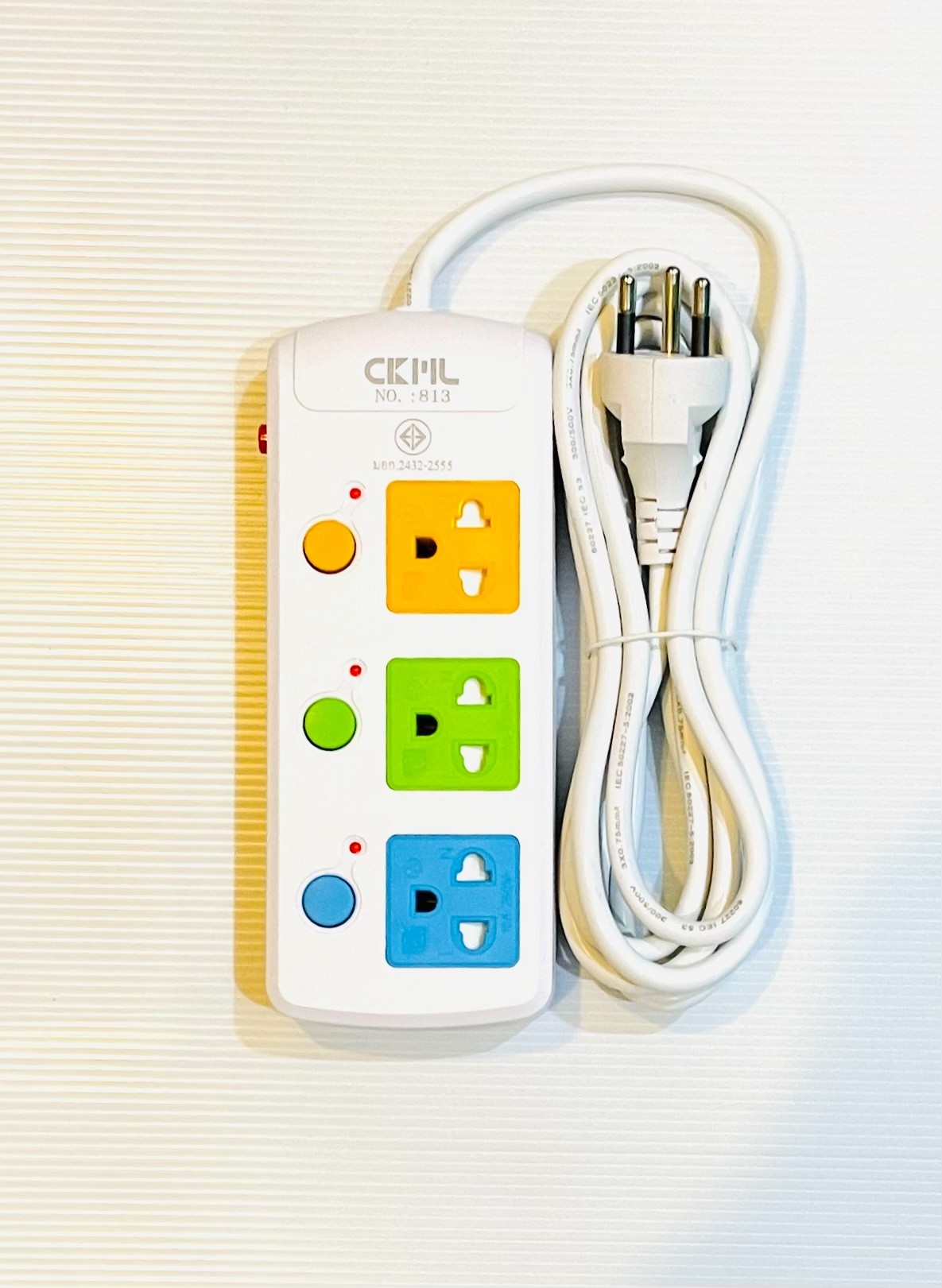 ปลั๊กราง 3 ช่อง CKML 813 พร้อมสวิตซ์เปิดปิดแต่ล่ะเต้ารับ มีขนาด 3 / 5 / 8 เมตร