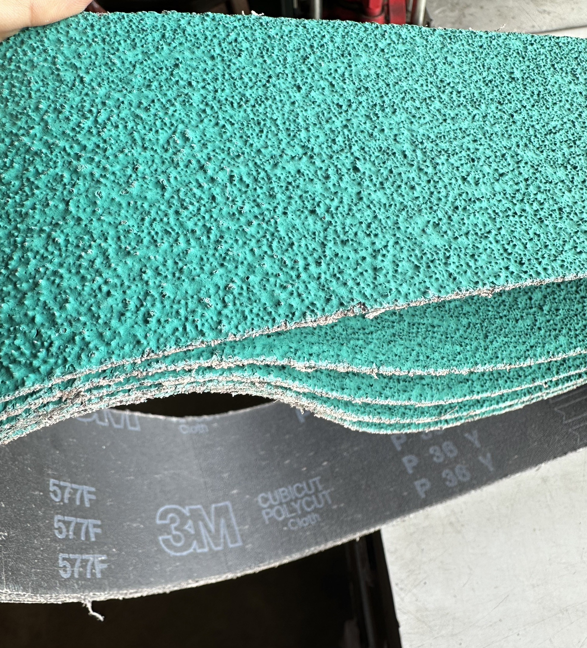 ผ้าทรายเครื่องบาก 4นิ้วx48นิ้ว G36 3M 577F สีเขียว ของแท้