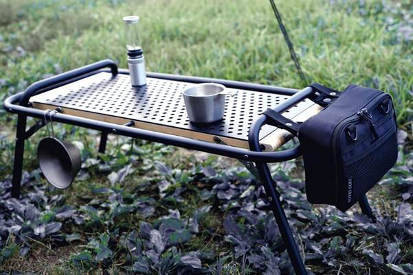 A metal table with a cup and a bottle on it

AI-generated content may be incorrect.