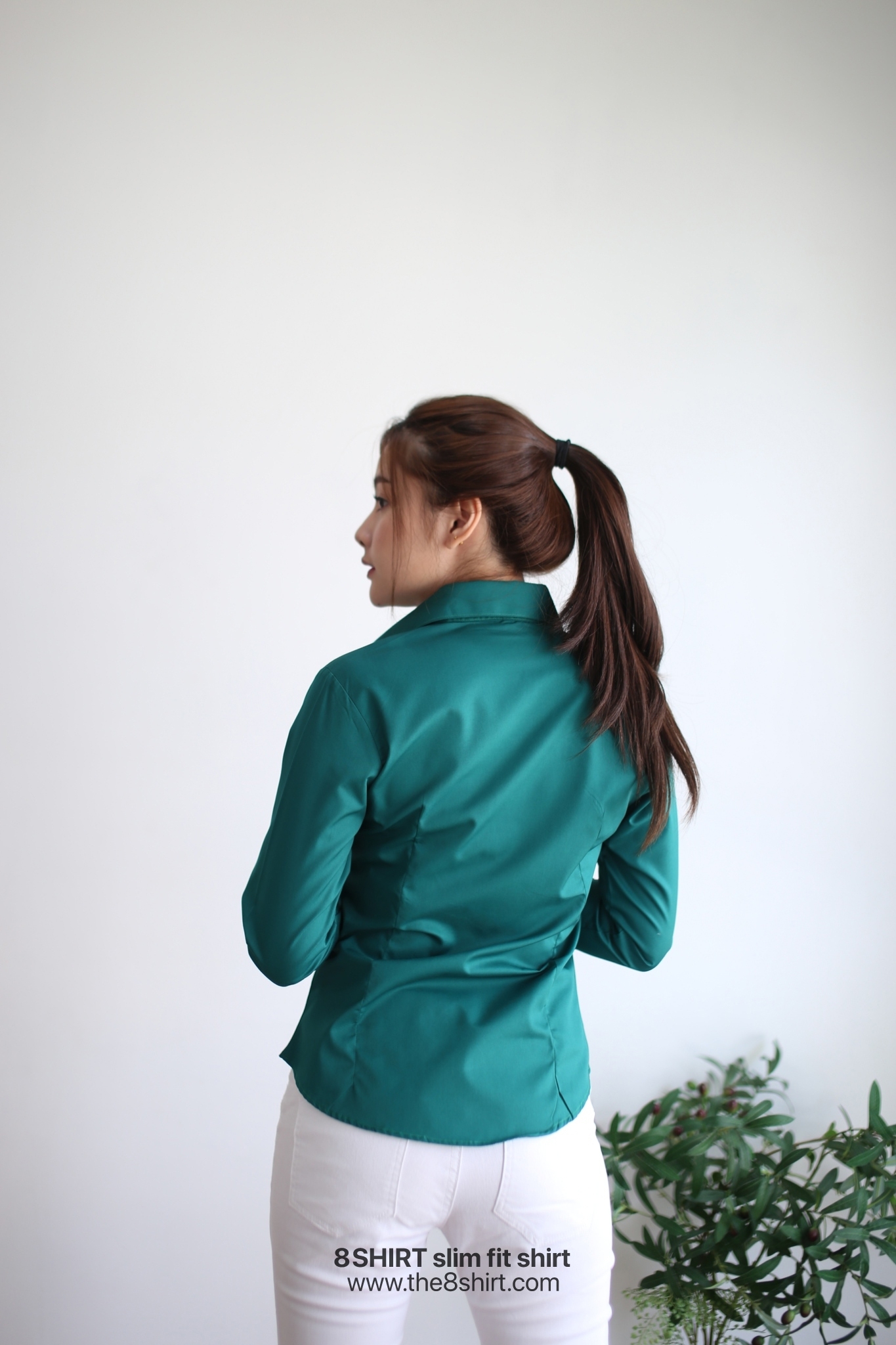 เสื้อเชิ้ตผู้หญิง สีเขียวมรกต (Emerald green) สลิมฟิต เข้ารูป แขนยาว เสื้อเชิ้ตทำงาน เสื้อยูนิฟอร์ม แบรนด์ 8SHIRT slim fit shirt พร้อมส่ง