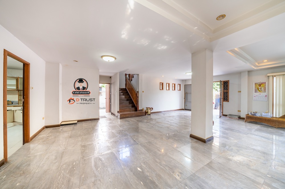 ขายบ้านเดี่ยว 2ชั้น หมู่บ้านสินบดี ซอยแก้วเงินทอง29 ตลิ่งชัน เนื้อที่ 81ตร.ว. 4ห้องนอน 3ห้องน้ำ มีห้องครัวห้องแม่บ้านแยกเป็นสัดส่วน มีพื้นที่ใช้สอยรอบตัวบ้าน จอดรถได้ 2-5 คัน .